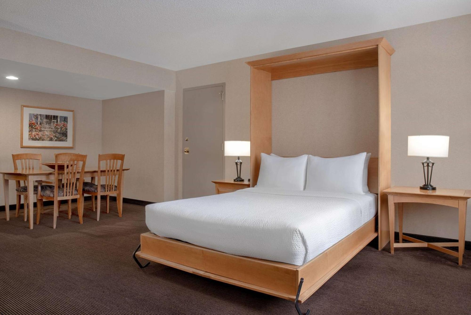 Hotel Ramada Plaza By Wyndham Calgary Downtown Exteriér fotografie